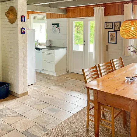 Three-bedroom In Nyaraló *