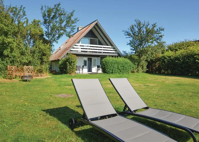 Three-bedroom In Feriehus *