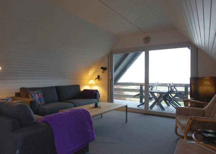 Three-bedroom In Feriehus *